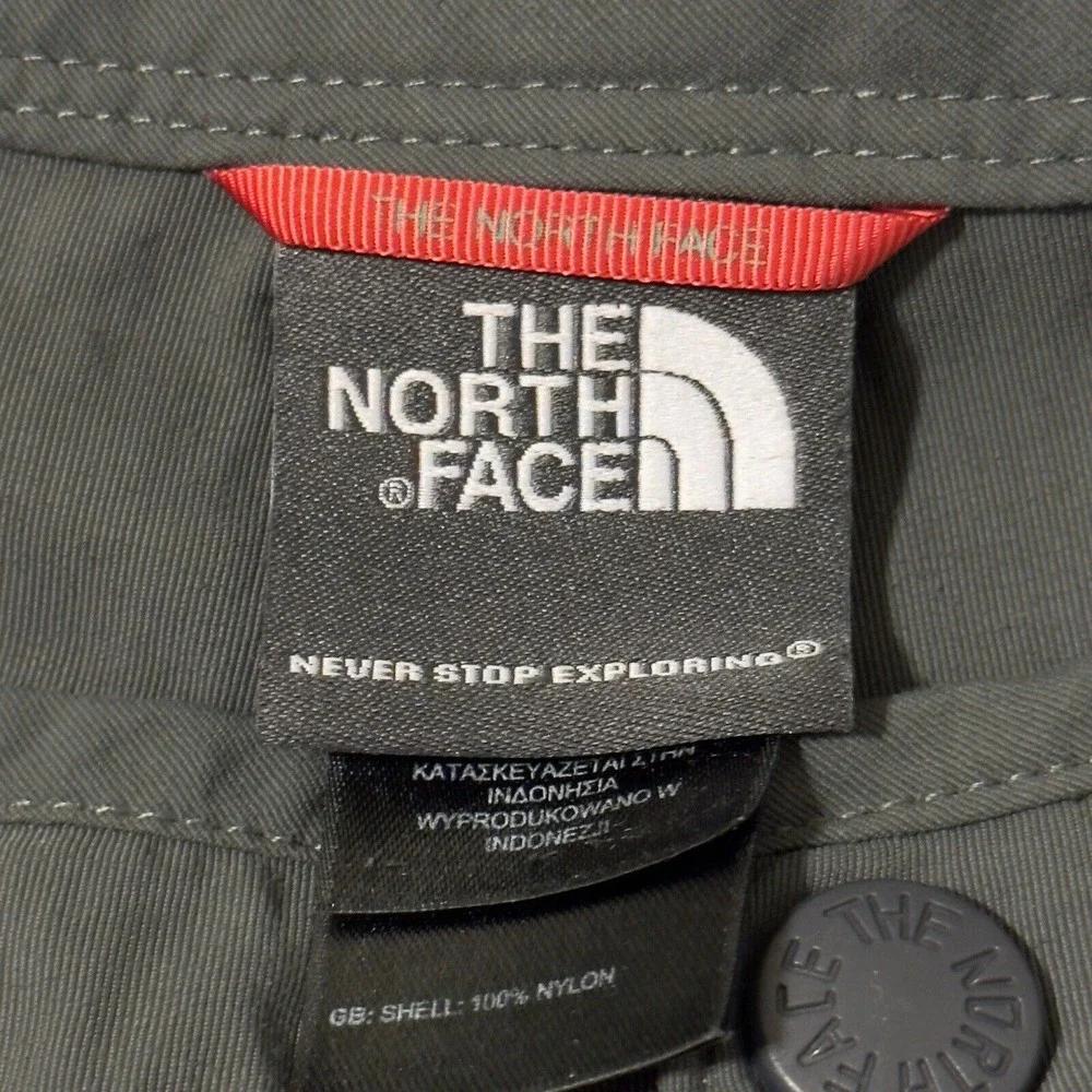 THE‎ NORTH FACE Hiking Cargo Shorts Mens Size 40 Gray Pockets Button Snap